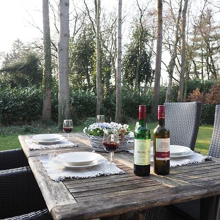 Villa Huinerhofje 3 Vrijstaand op privépark aan bosrand Putten Esterno foto