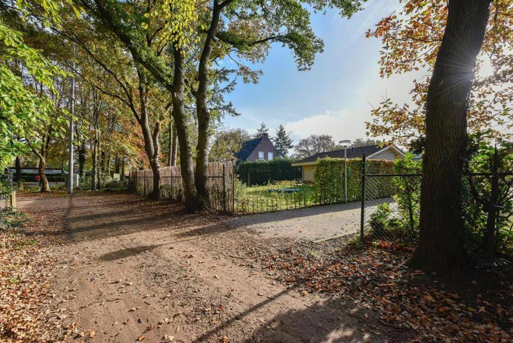 Villa Huinerhofje 3 Vrijstaand op privépark aan bosrand Putten Esterno foto