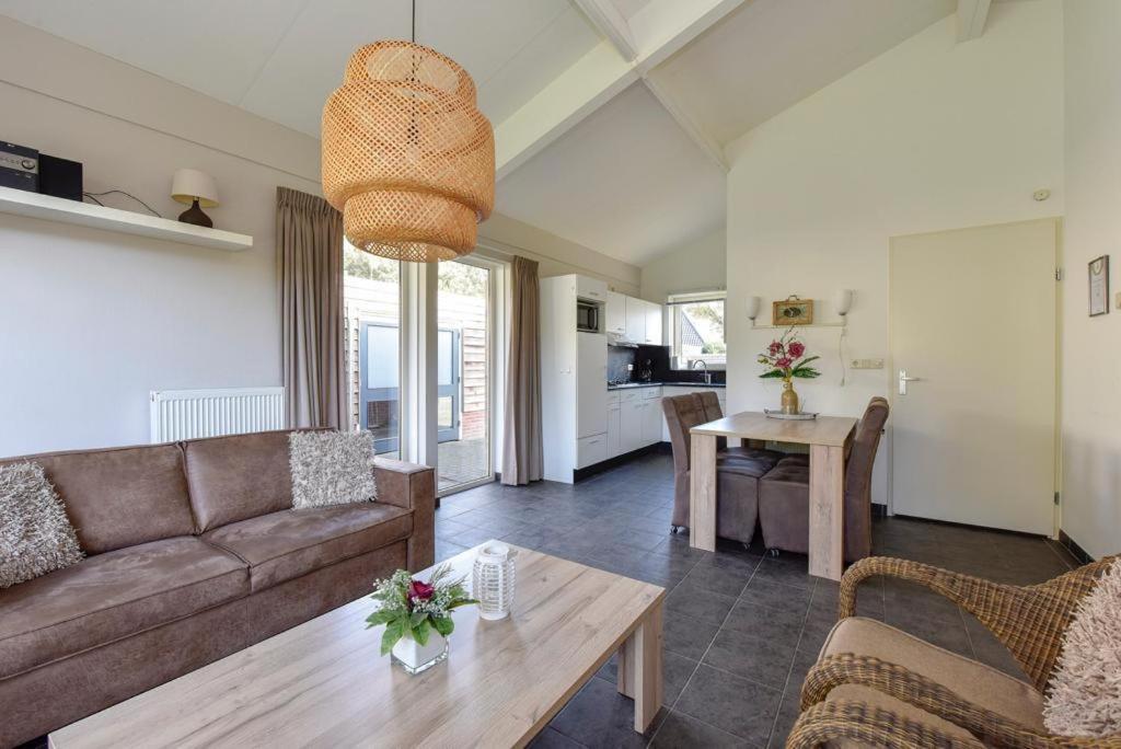 Villa Huinerhofje 3 Vrijstaand op privépark aan bosrand Putten Esterno foto