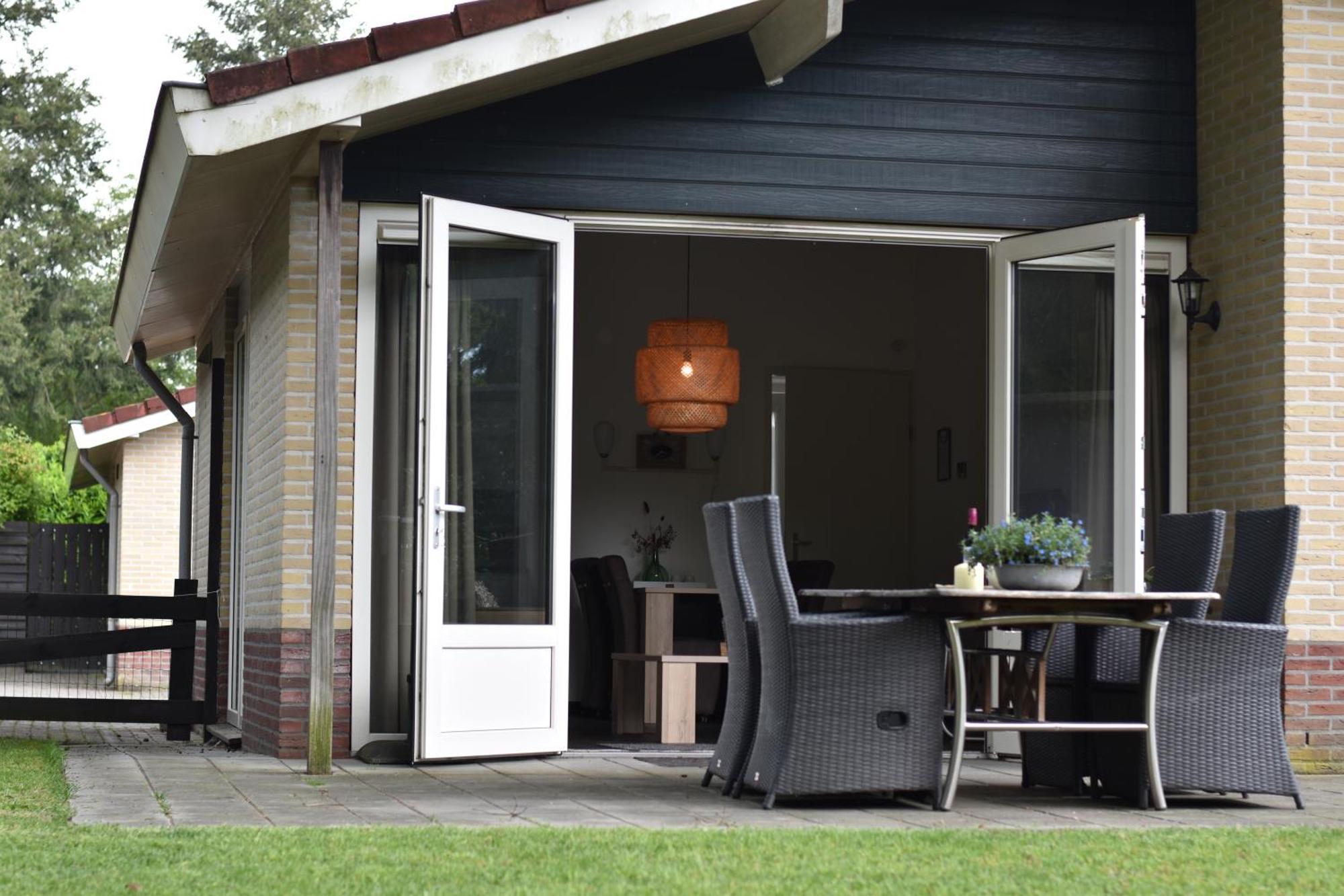 Villa Huinerhofje 3 Vrijstaand op privépark aan bosrand Putten Esterno foto