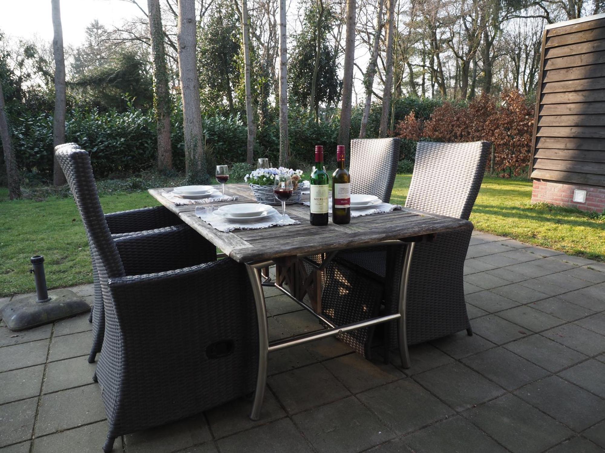 Villa Huinerhofje 3 Vrijstaand op privépark aan bosrand Putten Esterno foto