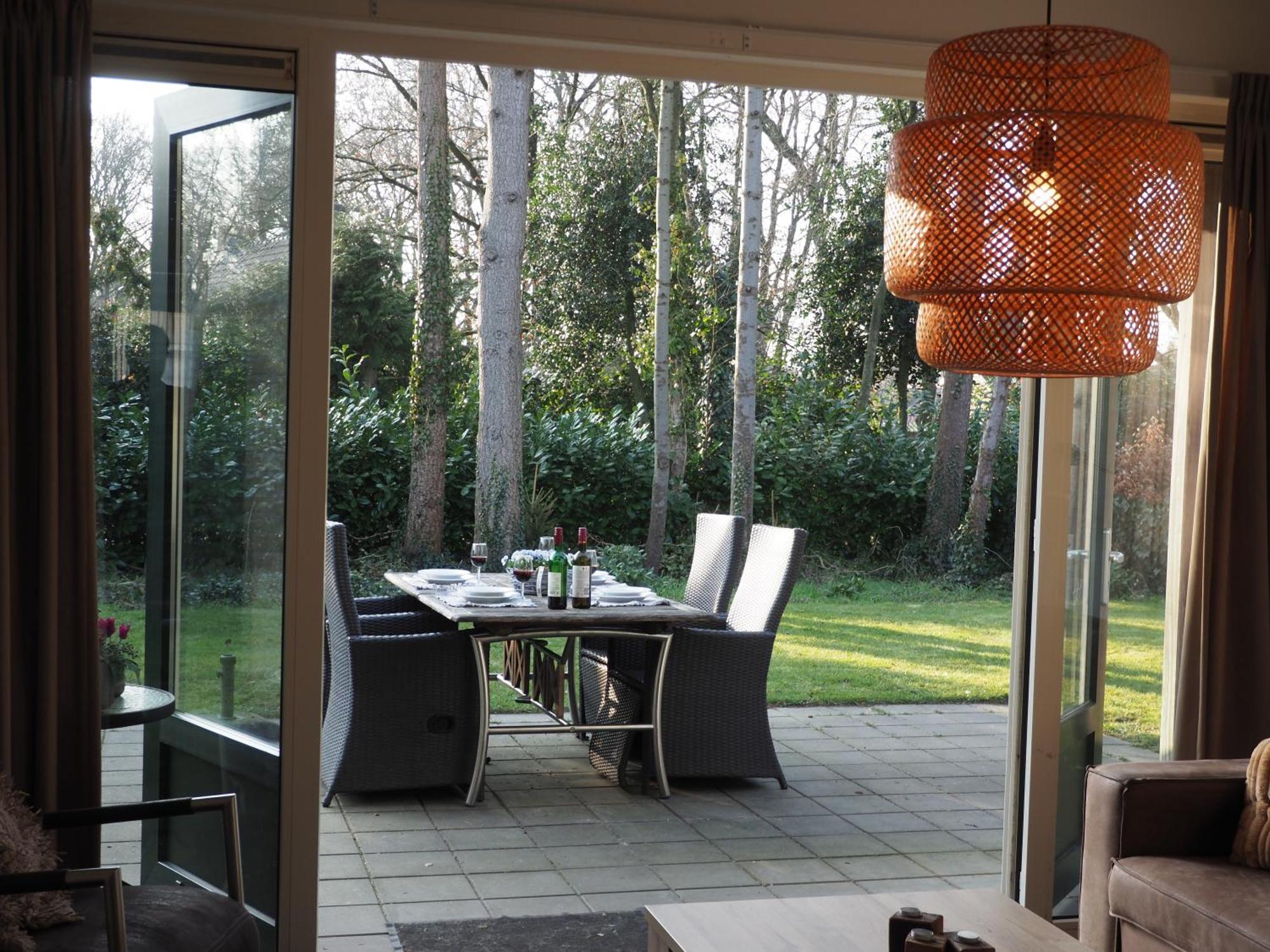 Villa Huinerhofje 3 Vrijstaand op privépark aan bosrand Putten Esterno foto