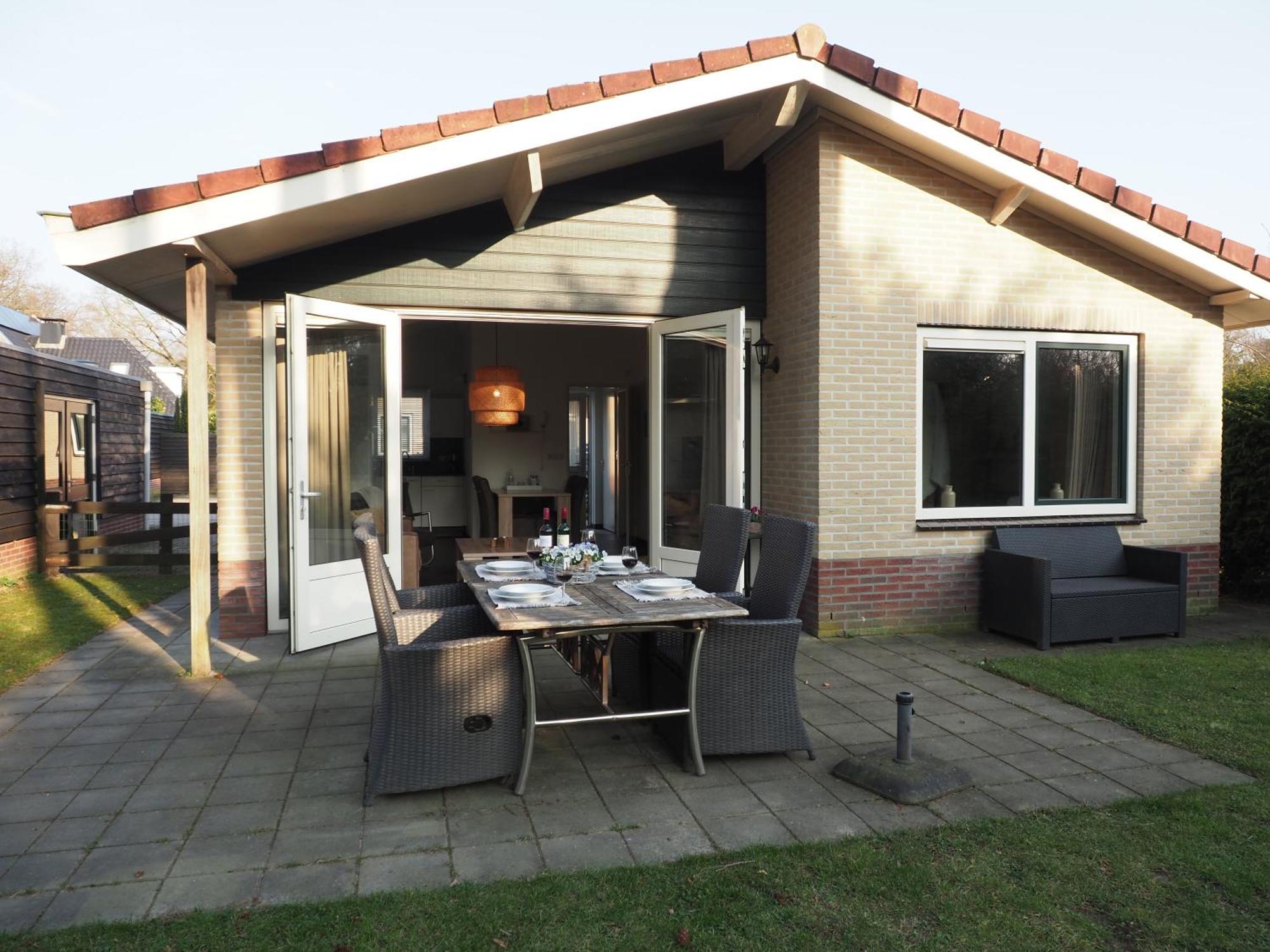 Villa Huinerhofje 3 Vrijstaand op privépark aan bosrand Putten Esterno foto
